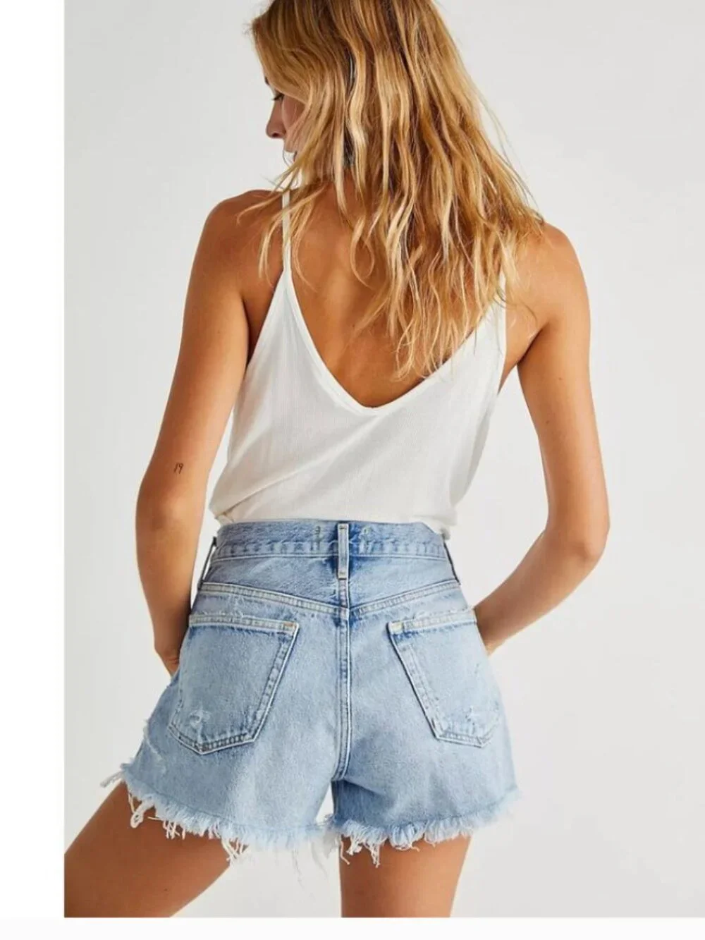 AGOLDE Parker Jean Shorts in Swapmeet Light Wash Blue Size 30 - Picture 2 of 12